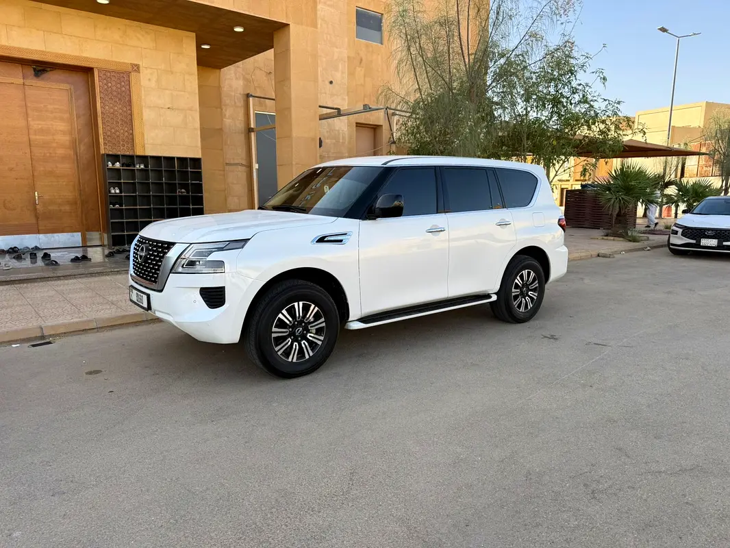 Nissan Patrol 2024 — photo 1 of 13