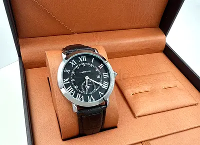 Classic Cartier-style Mens Wristwatch with Leather Strap (In Box)