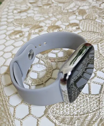 Silver smart watch with silicone band – perfect condition for ladies  men