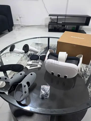Meta Quest 3 VR Headset Bundle 128 GB – Excellent Condition – With Accessories