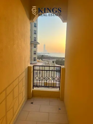 Spacious Corner 2BDR | SeaView