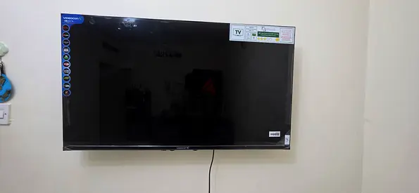 Videocon 40-inch LED Smart TV Table/Wall mount - good working condition