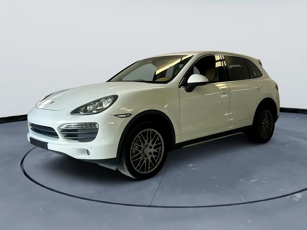 Porsche Cayenne 2014 — photo 1 of 19