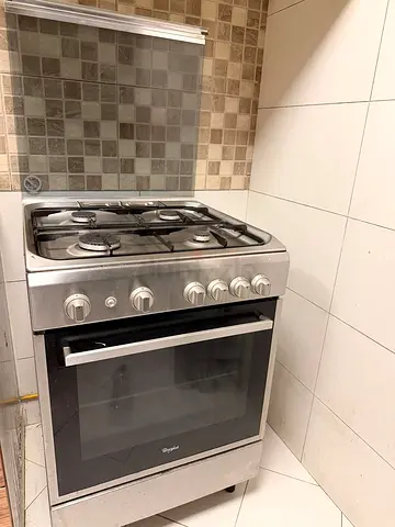 Whirlpool Free Standing Gas Cooker with 4 Burners