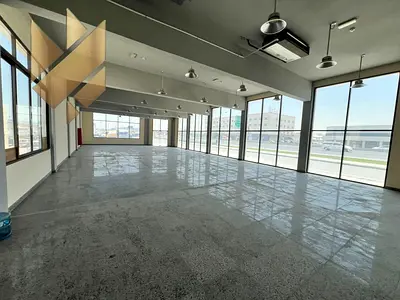 Showroom for rent on a main road - first resident