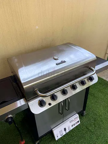 BBQ grill both gas and charcoal