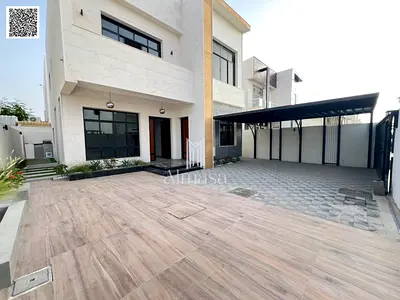 فيلا مودرن على شارع رئيسي، بدون رسوم خدمات تملك حر لجميع الجنسيات .