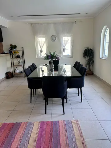 Dinner table with 8 chairs