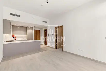 Prime Unit | Ready to Move in | Multiple Cheques