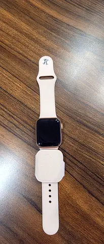 Apple Watch Series 5 40mm(with charger) - Almost New Condition