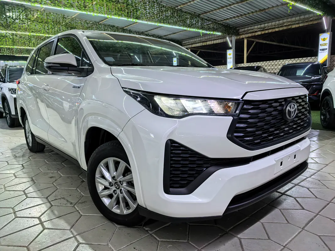 Toyota Innova 2024 — photo 1 of 20
