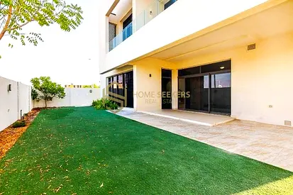 Elegant Corner | Single Row | Luxury Family Living