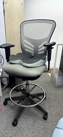 Tyler Mesh Ergonomic Drafting Chairs – Only 300 AED