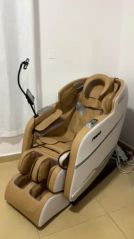Full-Body Massage Chair in Excellent Condition — Beige/White