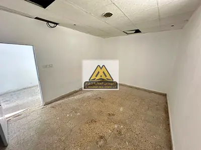 Arabic house for rent / Suitable for employees or workers / Large area / Excellent location for wor