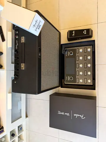 Fender Tonemaster Pro +  Fender FR12 Active Speaker + Mission Engineering SP1-TMP Exp. pedal.