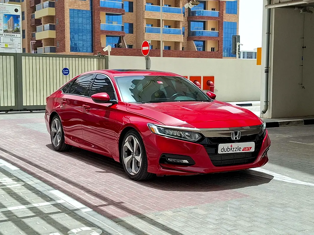Honda Accord 2018 — photo 1 of 14