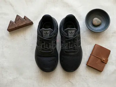 KIDS Black Adidas trainers (EU27) like new