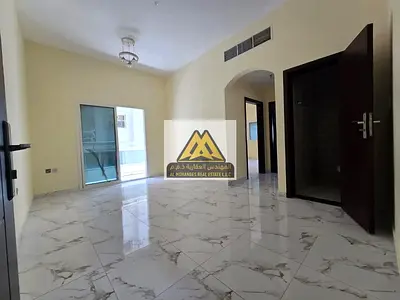 شقة غرفة وصالة غرفة ماستر مع 2 حمام وبلكونة وباركن مجاني في الجرف 2 عجمان موقع مميز قريب من الخدمات
