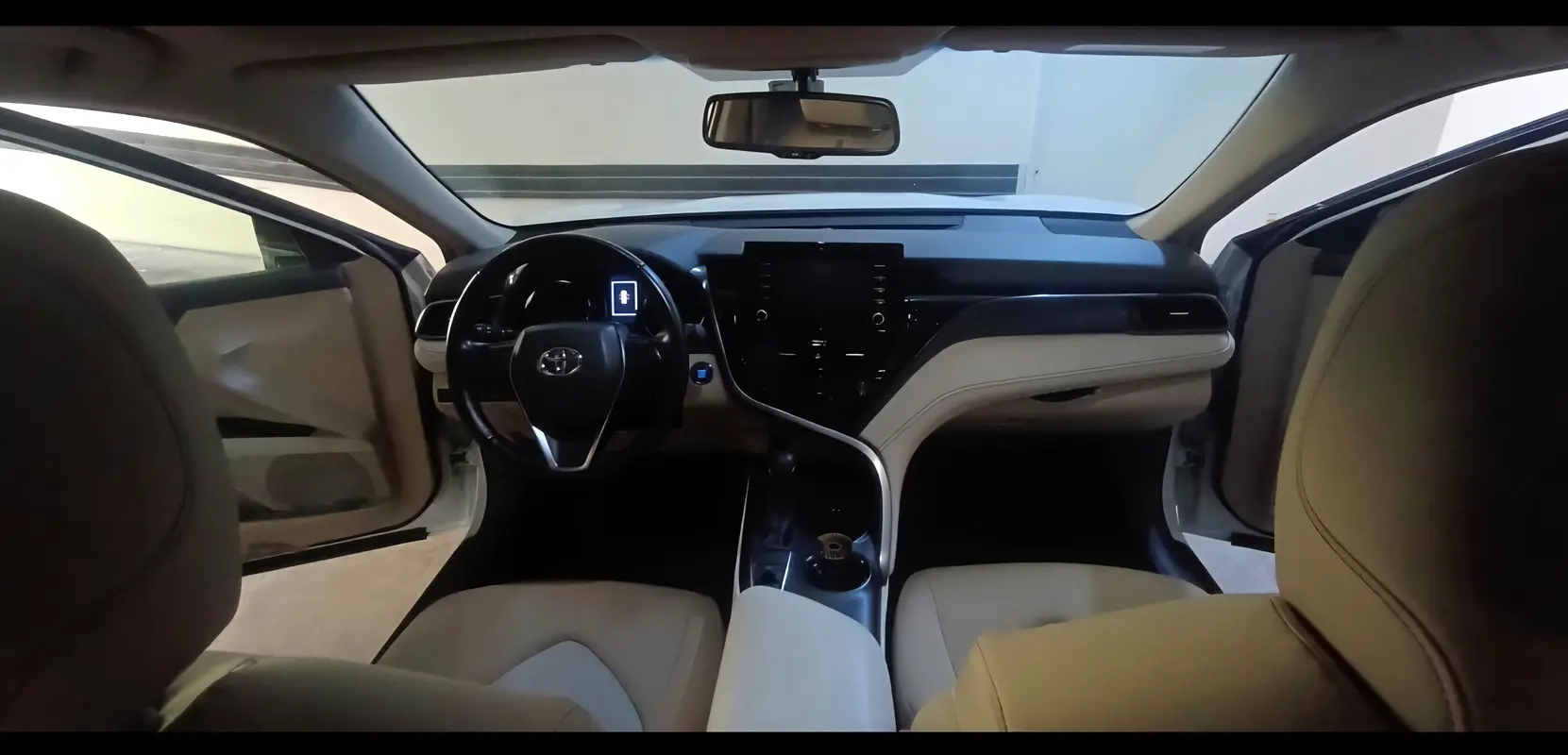 Toyota Camry 2024 — photo 1 of 4