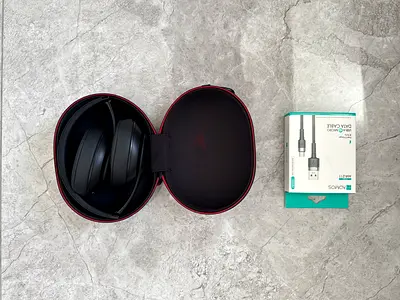 Beats Studio3 Wireless Bluetooth Headphones/USB micro charger