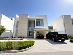 For sale, a villa in Ajman Al Zorah, 5 master rooms, a Majles room, a hall, maid room, freehold for