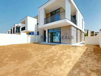 4BR Semi-Detached Villa - Close to Pool & Park