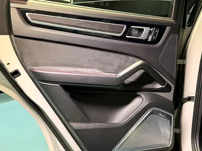 2022 Porsche CAYENNE — миниатюра 16