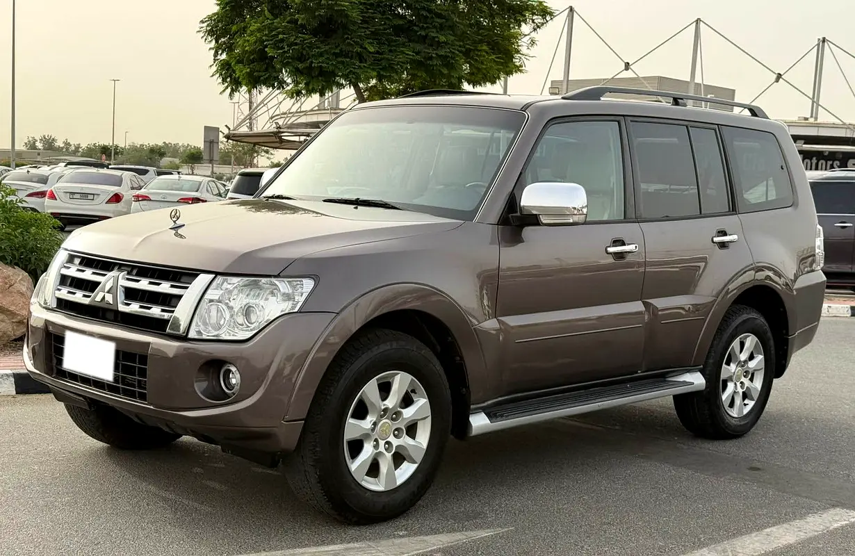 Mitsubishi Pajero 2014 — photo 1 of 14