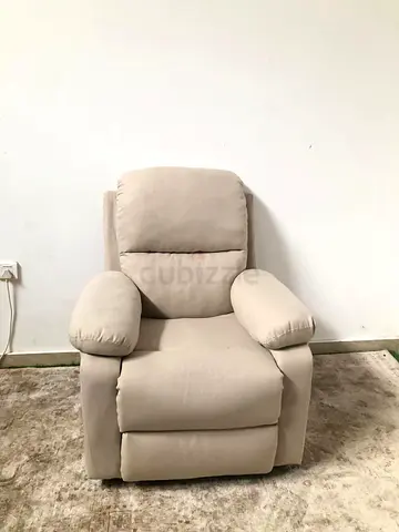 Single recliner sofa seat
