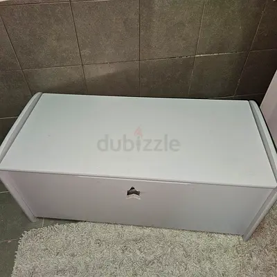 Toy storage box
