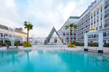 Elegant 3 Beds | Upgraded Unit | Prime Location