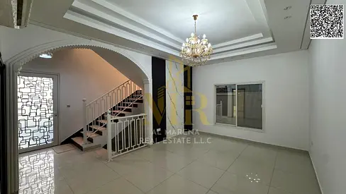 Two-story villa with indoor parking, 5 rooms, located close to services and public facilities, price includes electricity, water, and air conditioning