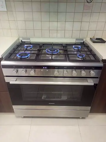 Siemens latest model 5 burner full gas cooker with fan