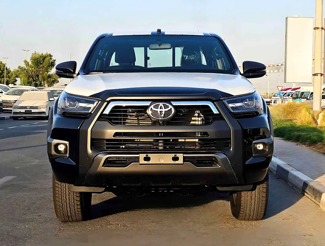Toyota Hilux 2026 — photo 1 of 20