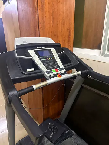 Used treadmill in good working condition – Home cardio machine