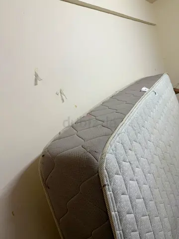 Comfortable Grey and White Quilted King size Mattress