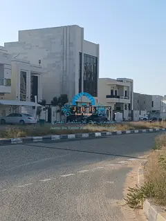 Commercial building for sale