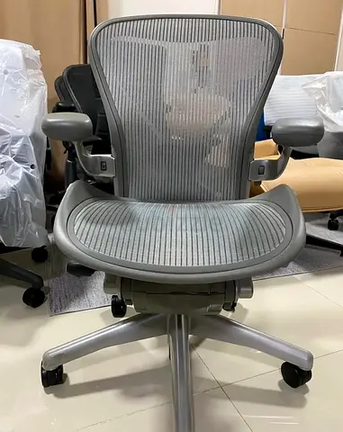 Herman Miller Aeron Chair - Size B, Used, Gray