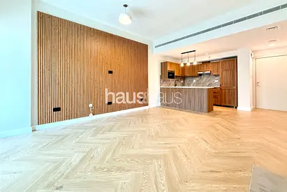 Vacant | Upgraded | Mid floor | 2 Parking Spaces