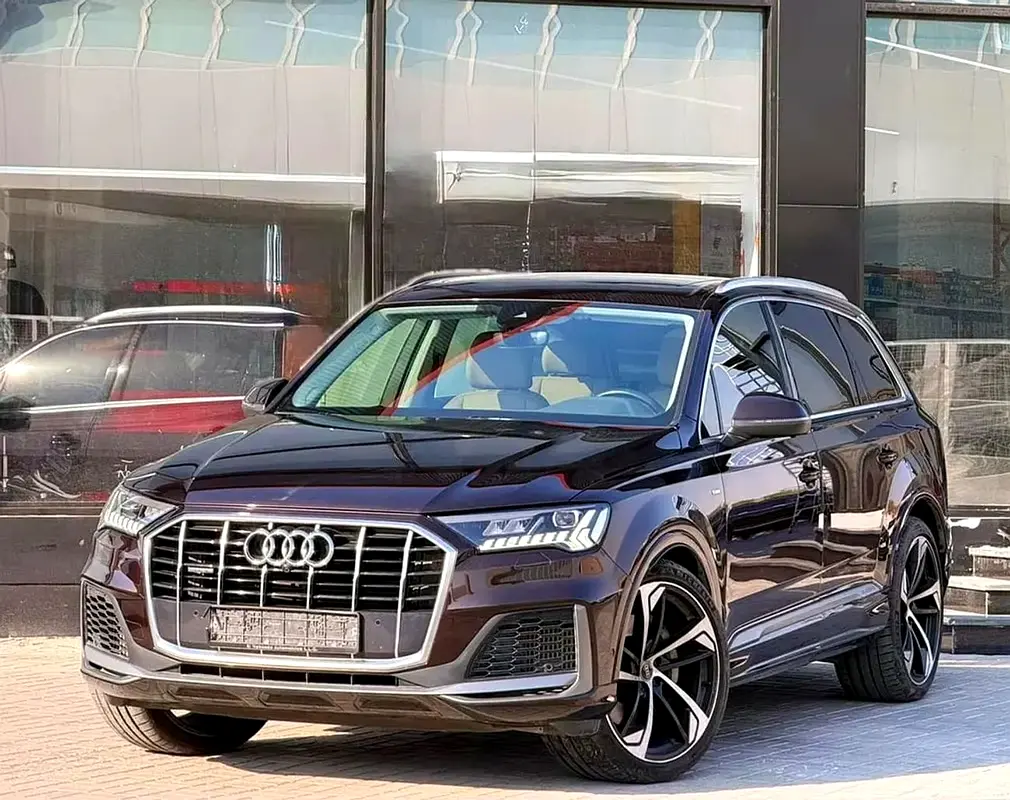 Audi Q7 2021 — photo 1 of 15