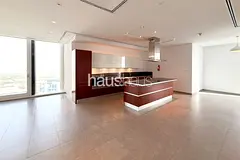 DIFC Living | Skyline Views | Large Layout