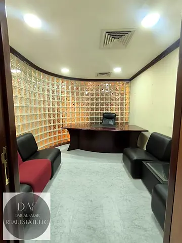 مكتب متاح مع كهرباء مجانية في عود ميثاء بجانب عيادة أستر مقابل سوبرماركت المدينة بالقرب من لامسي، 10 دقائق إلى المترو