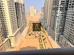 First occupancy - Free parking - Swimming pool - Gym - Open view - Easy access to Dubai - Built-in w