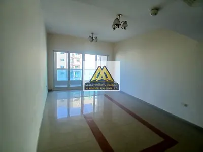 شقة غرفة وصالة بمساحة واسعة جداً وغرفة غسيل للإيجار السنوي في الراشدية 3 عجمان بالقرب من الكورنيش