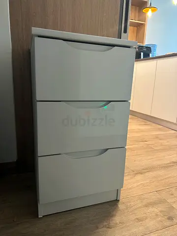 Bedside cabinet with 3 drawers