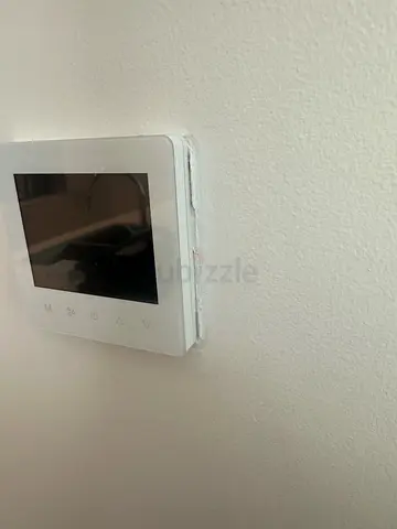Wall-mounted touch screen thermostat / room air conditioner controller (white) - in box