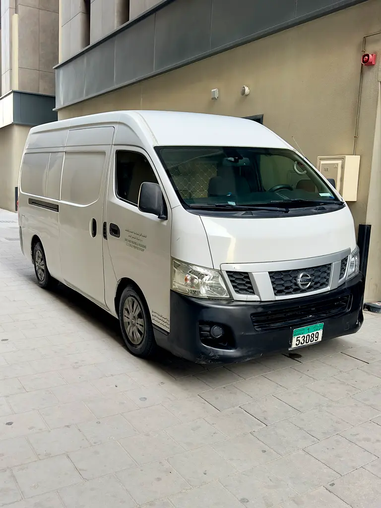 Nissan Urvan 2014 — photo 1 of 5
