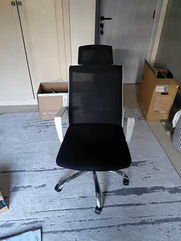 Desk chair with head rest (broken base)
