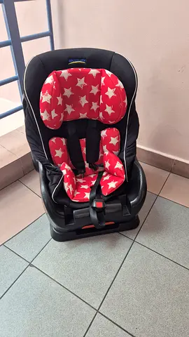 Used infant car seat with red star cushion — comfortable and secure
